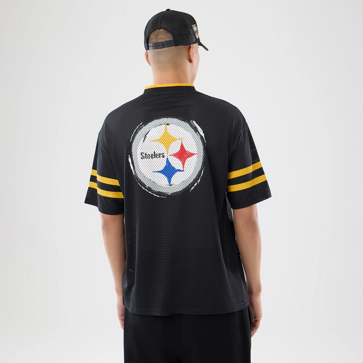 The model is wearing this NFL International Series Games 2026 Pittsburgh Steelers Mesh Jersey in black. 2