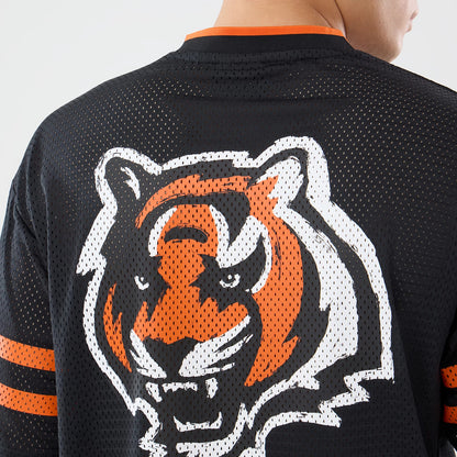 The model is wearing this NFL International Series Games 2026 Cincinnati Bengals Mesh Jersey in black. 7