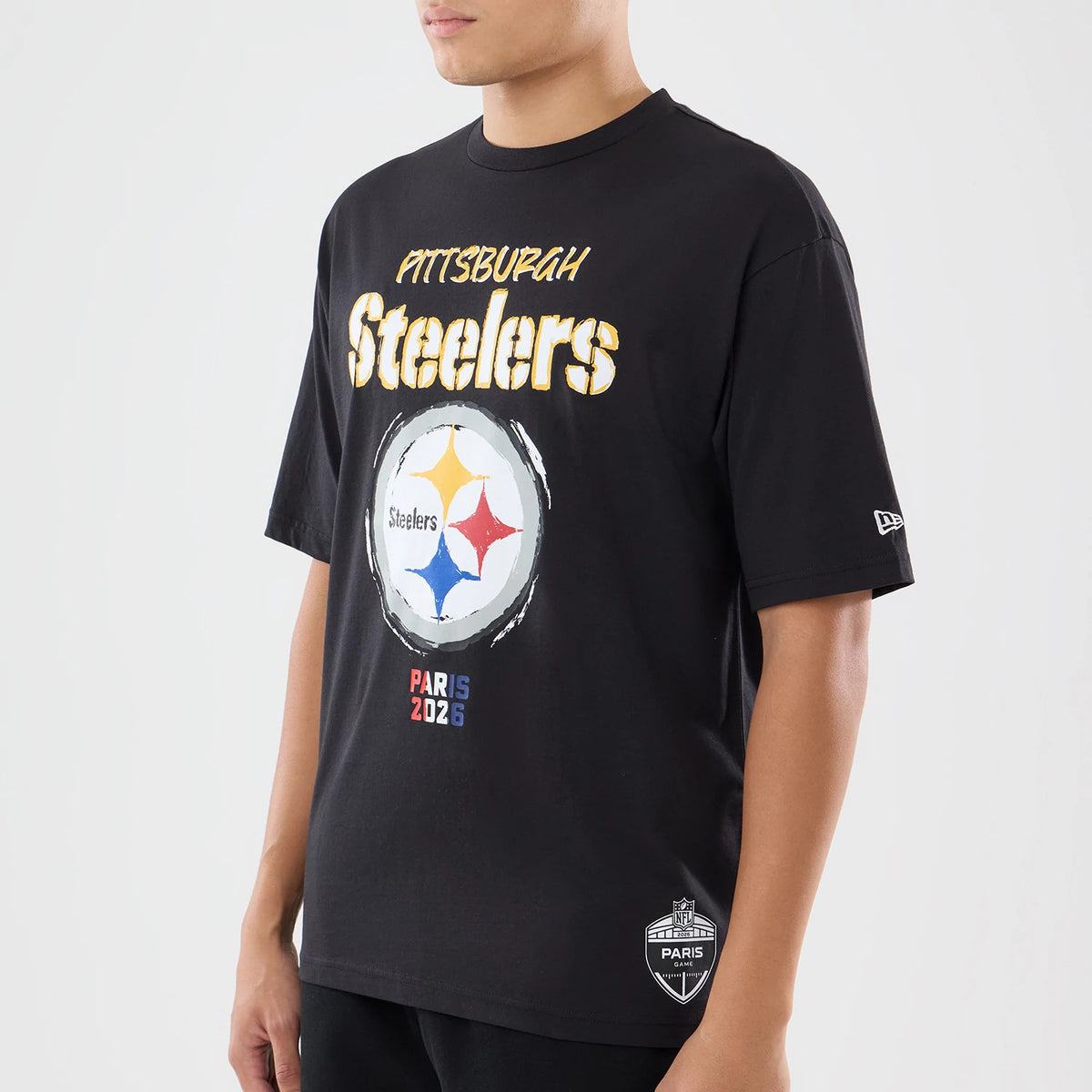 The model is wearing this NFL International Series Games 2026 Pittsburgh Steelers Oversized T-Shirt in black. 3