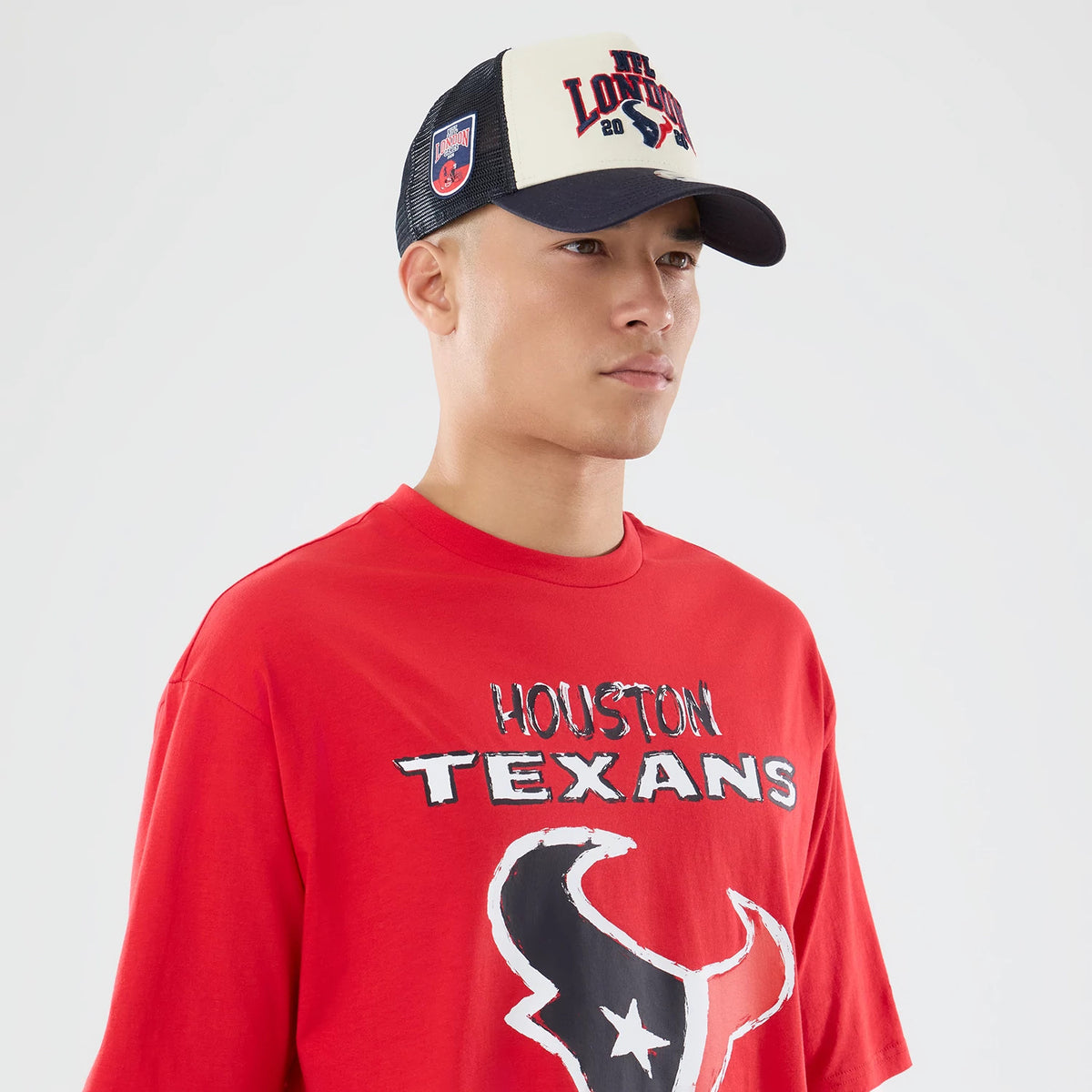 The model is wearing this NFL International Series Games 2026 Houston Texans Oversized T-Shirt in red. 6