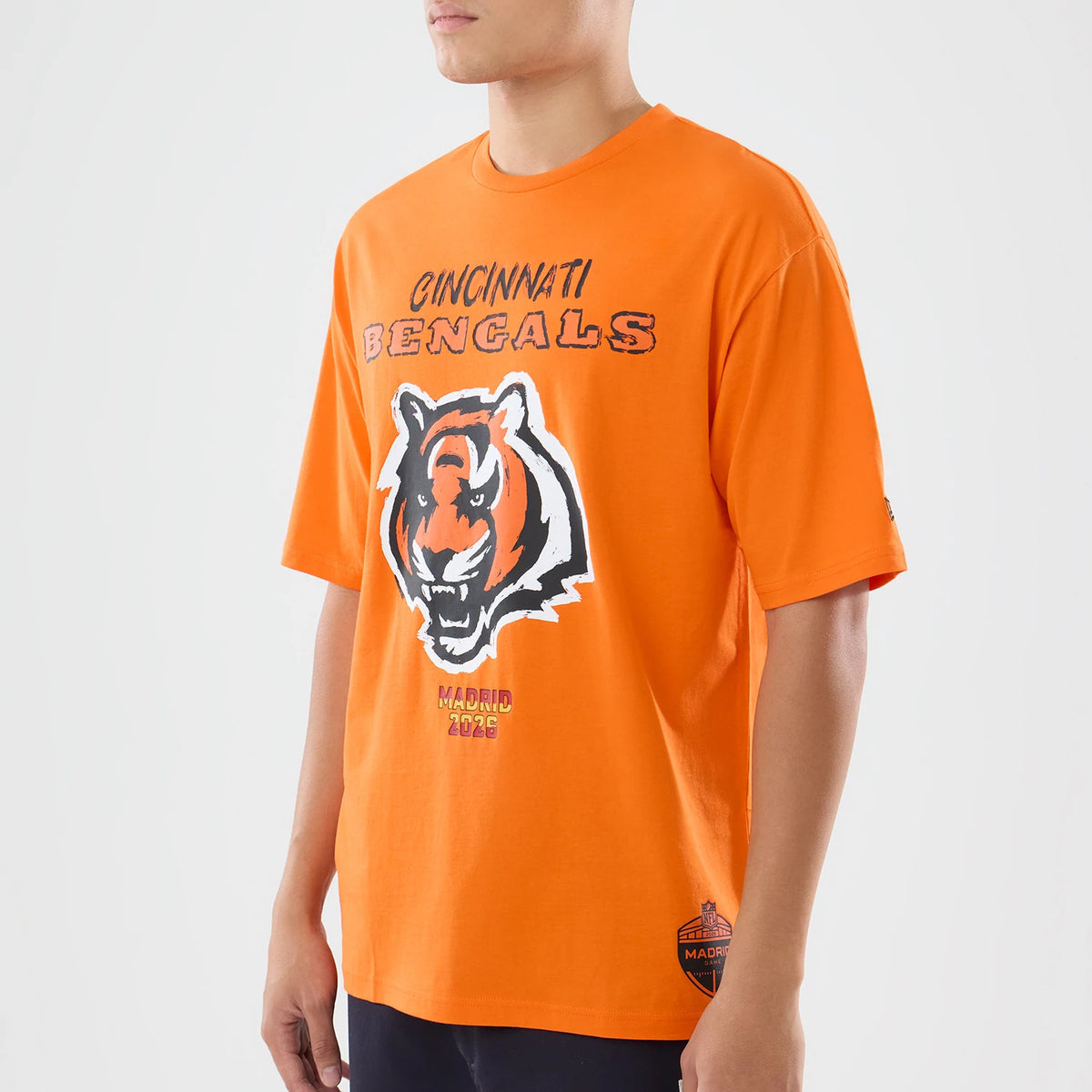 The model is wearing this NFL International Series Games 2026 Cincinnati Bengals Oversized T-Shirt in orange. 3
