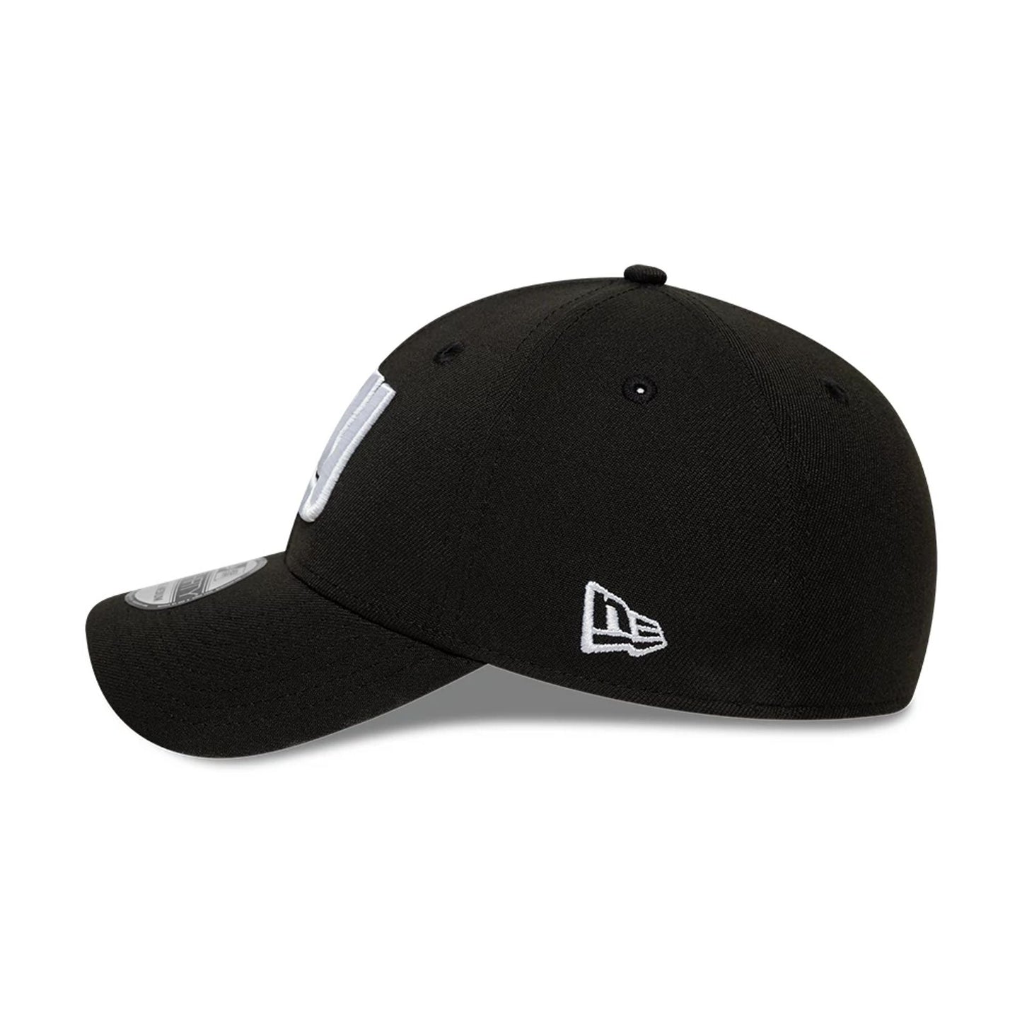 This is a New York Giants NFL Black 39THIRTY Stretch Fit Cap 4