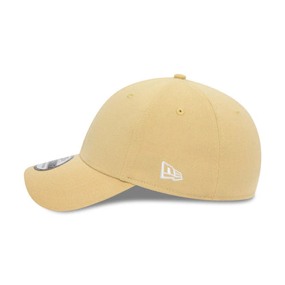 This is a New Era Beige 39THIRTY Stretch Fit Cap 4