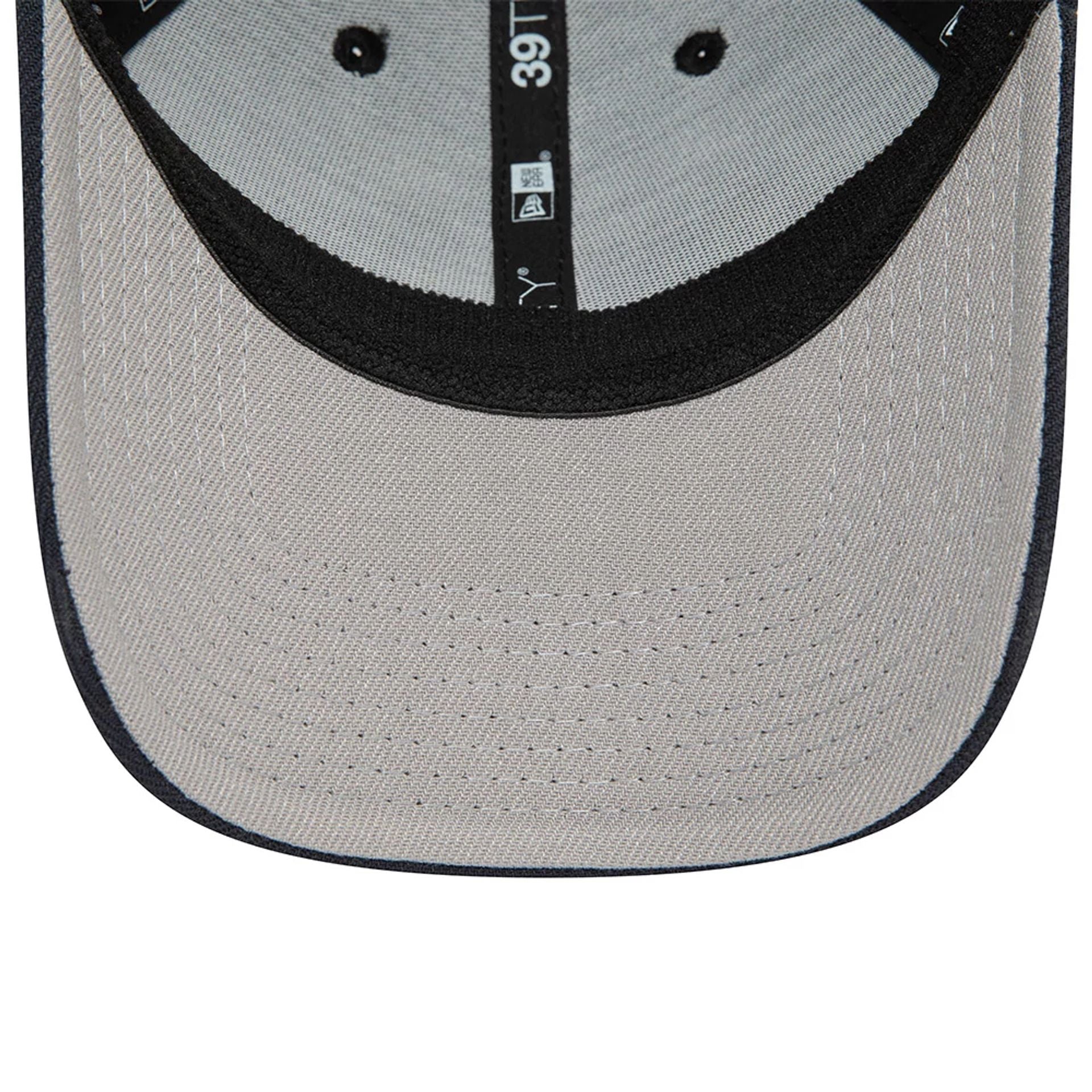 This is a New Era Navy 39THIRTY Stretch Fit Cap 2