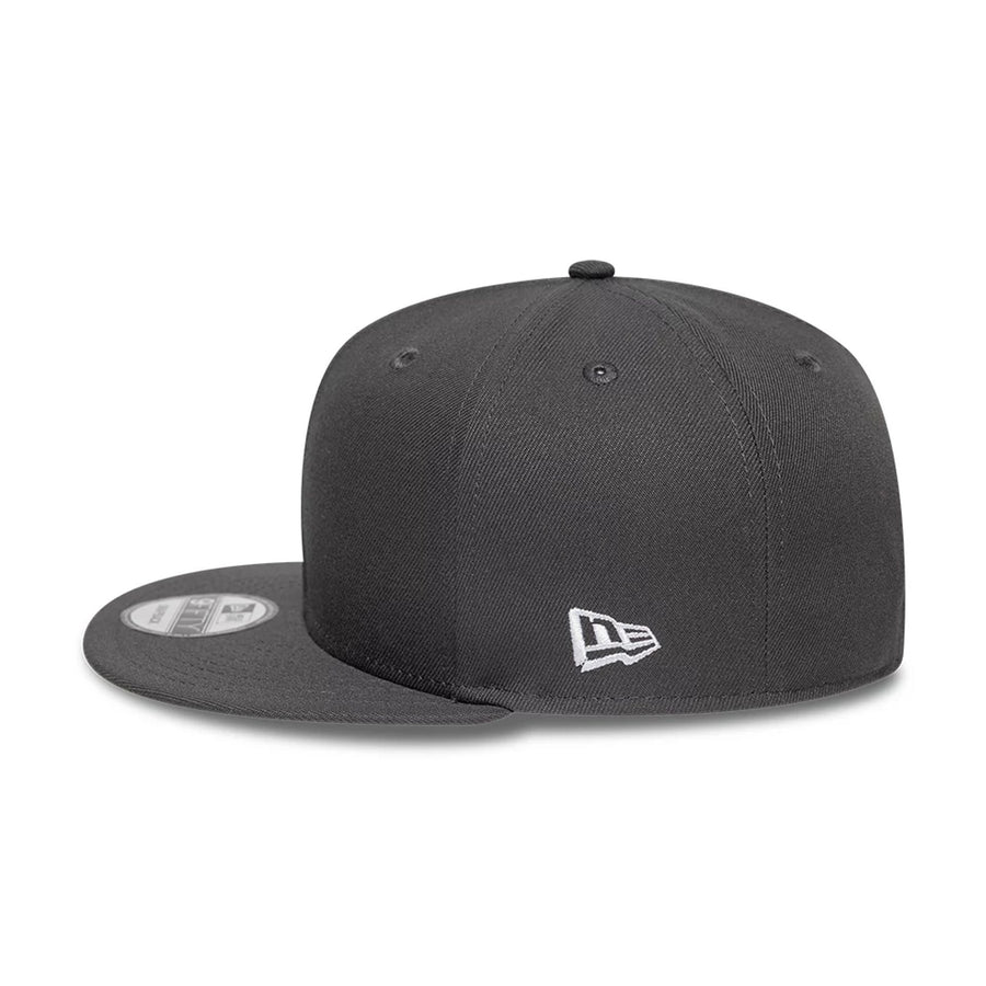 This is a New Era Grey 9FIFTY Snapback Adjustable Cap 4
