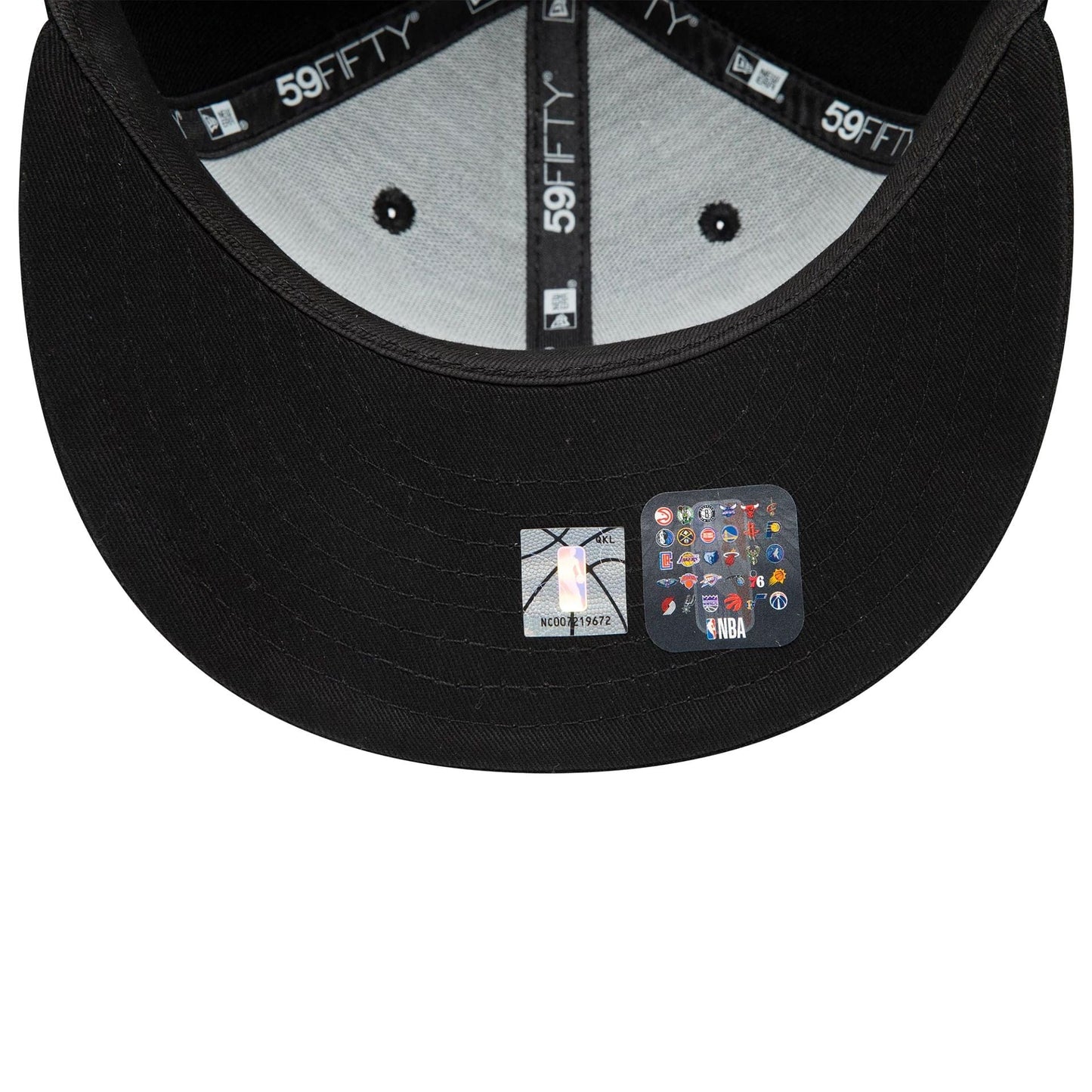 This is a Chicago Bulls NBA Black 59FIFTY Fitted Cap 4