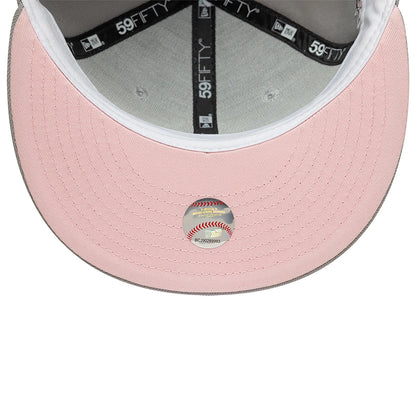 This is a New York Yankees Essential Pack Sidepatch Grey 59FIFTY Fitted Cap 2