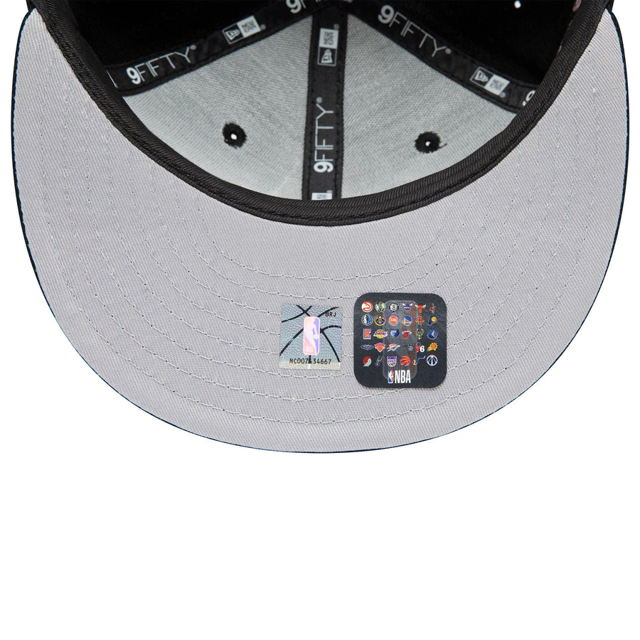 This is a Chicago Bulls NBA Over To The Bulls Black And Red 9FIFTY Snapback Adjustable Cap 2