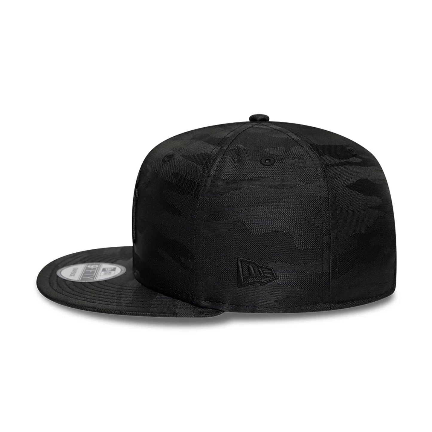 Pictured is this MLB Black On Black New York Yankees 9FIFTY Snapback cap in black. 4