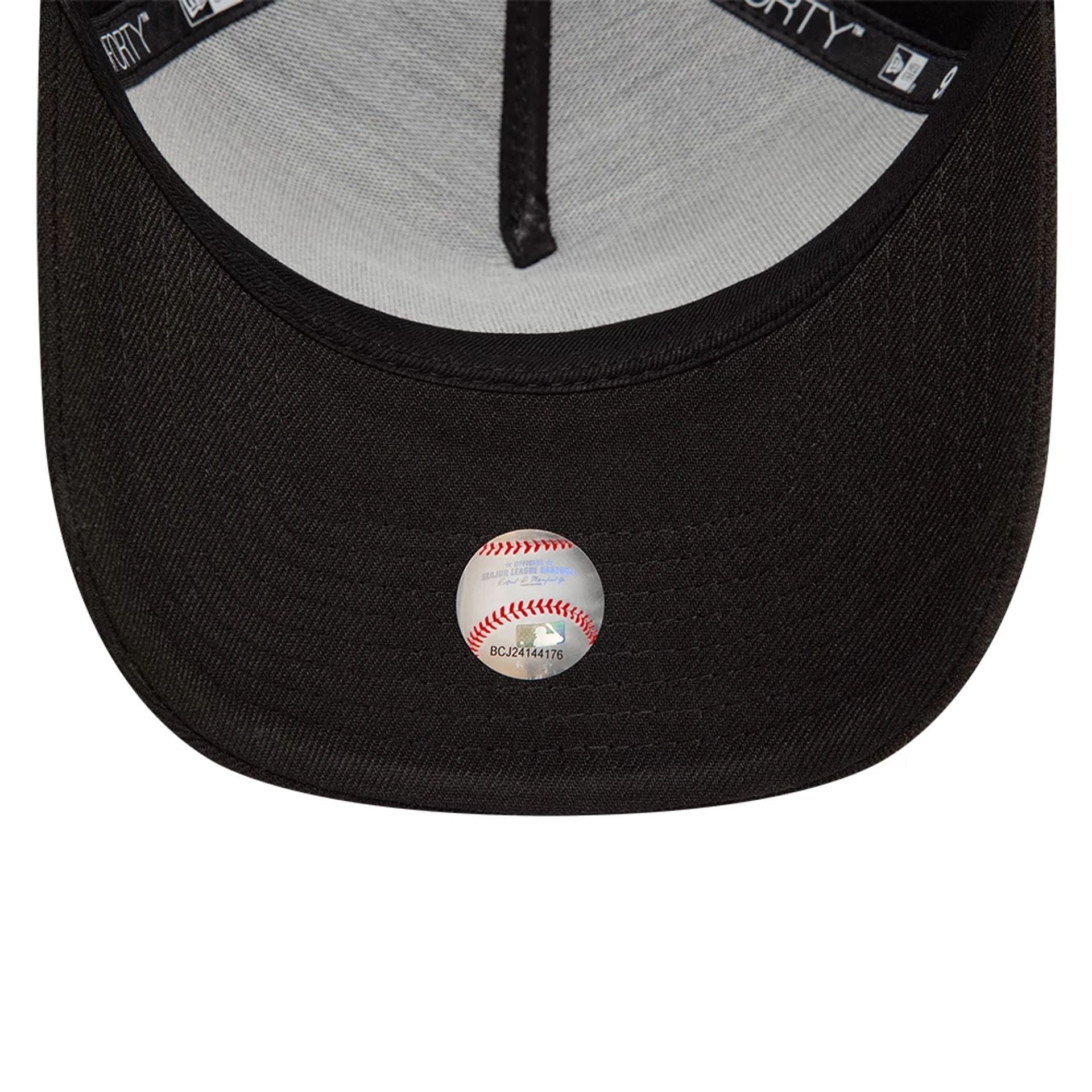This is a Oakland Athletics Black White 9FORTY A-Frame Adjustable Cap 5