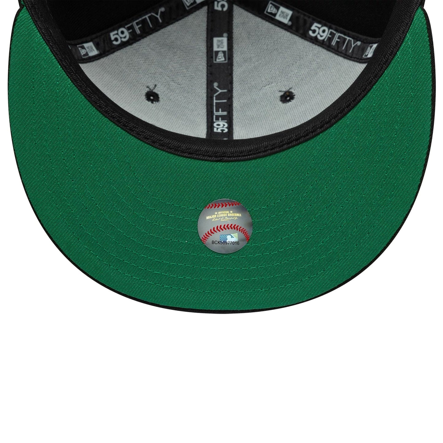 This is a New York Yankees MLB Black 59FIFTY Fitted Cap 2