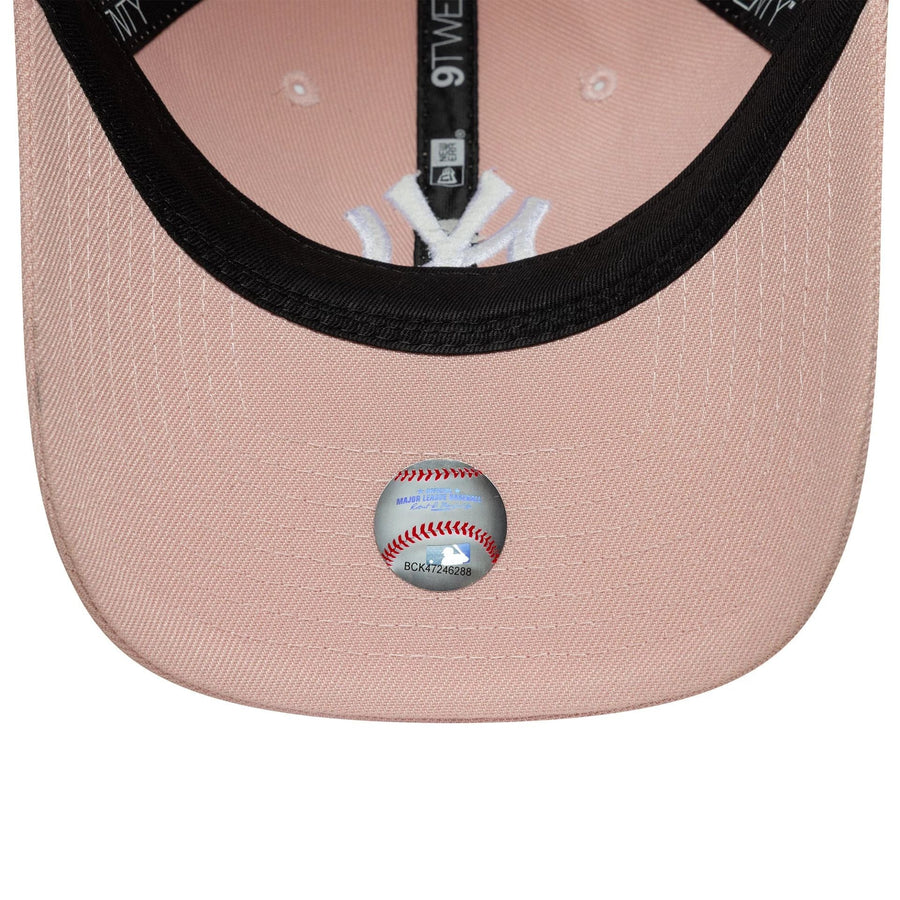 This is a New York Yankees MLB Pink 9TWENTY Adjustable Cap 7