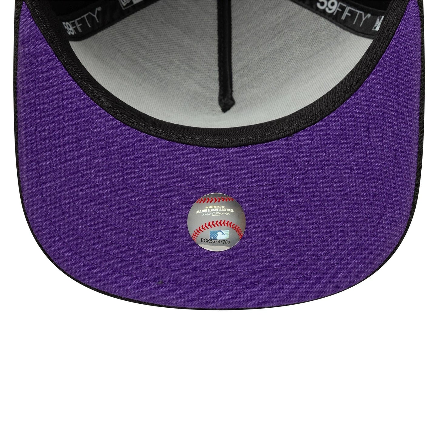 Pictured in this MLB Bats Chicago White Sox Black 59FIFTY A-Frame Fitted Cap 2