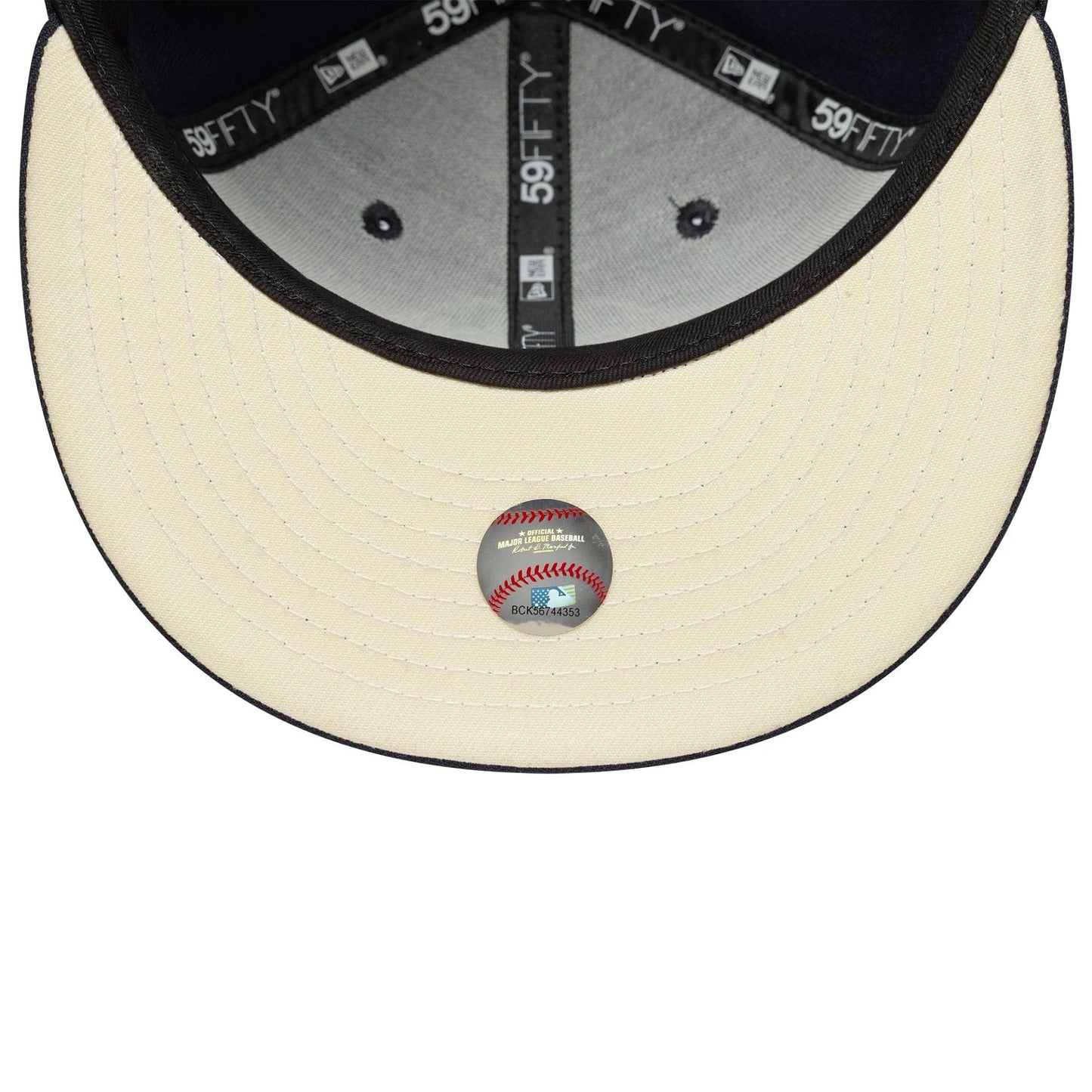 This is a New York Yankees MLB Sugar Skull Navy 59FIFTY Fitted Cap 2