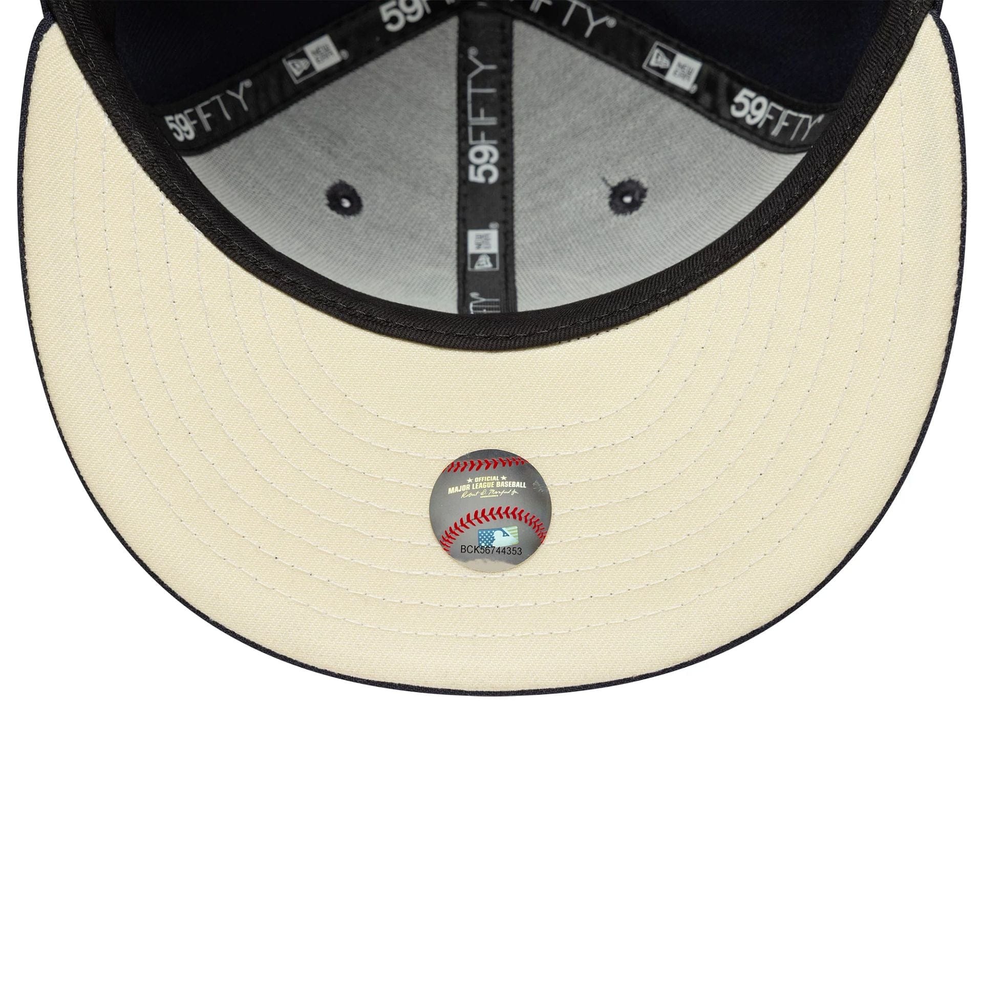 This is a New York Yankees MLB Sugar Skull Navy 59FIFTY Fitted Cap 2