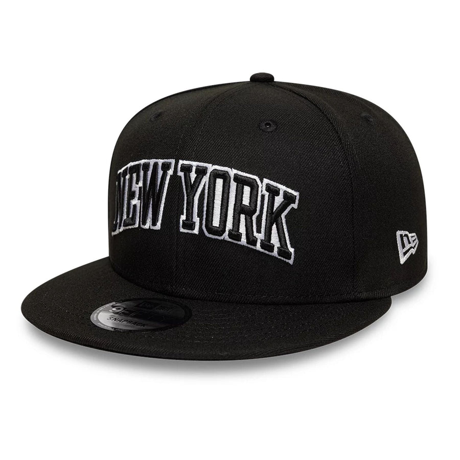 This is a New Era New York Black 9FIFTY Snapback Adjustable Cap 1