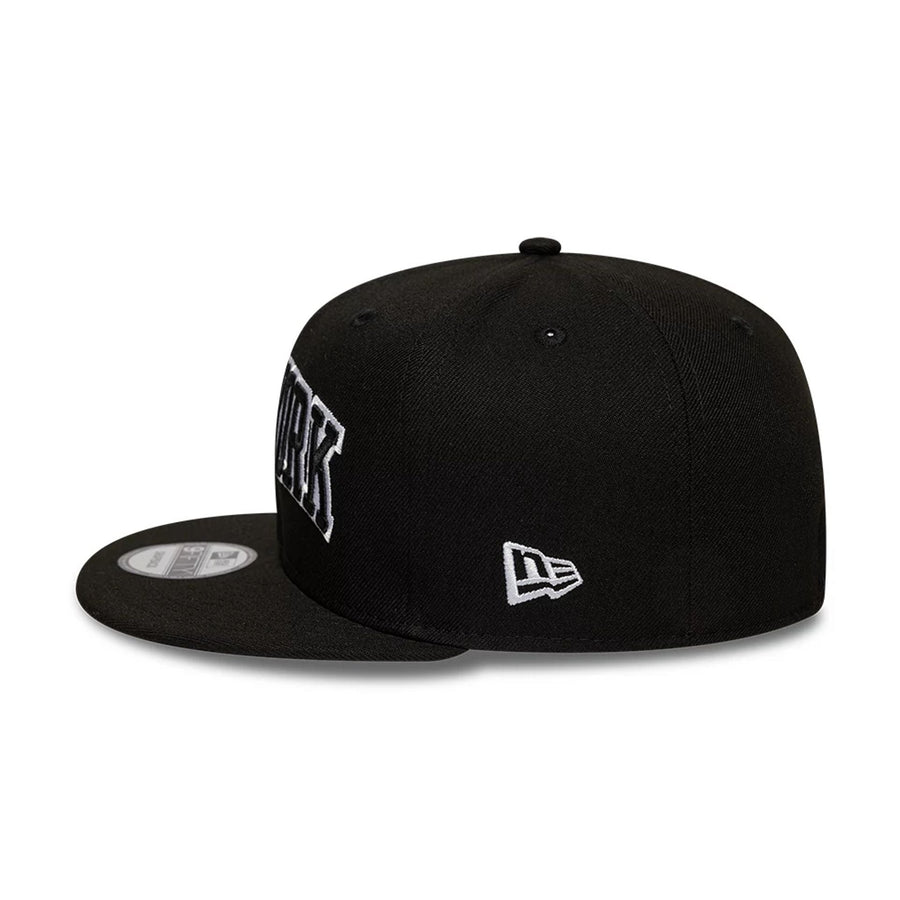 This is a New Era New York Black 9FIFTY Snapback Adjustable Cap 4