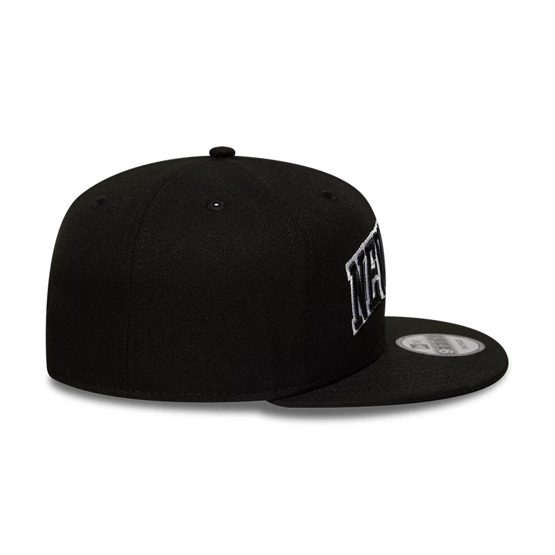 This is a New Era New York Black 9FIFTY Snapback Adjustable Cap 5