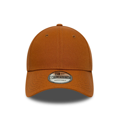 New Era Brown 9FORTY Adjustable Cap, front view showing a structured brown crown with brown eyelets, a matching curved visor, and a 9FORTY size sticker prominently placed at the centre of the visor.