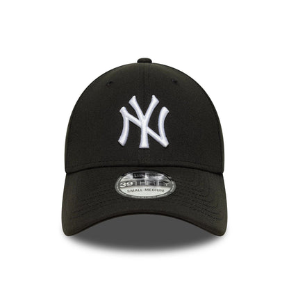 This is a New York Yankees MLB Black 39THIRTY Stretch Fit Cap 2