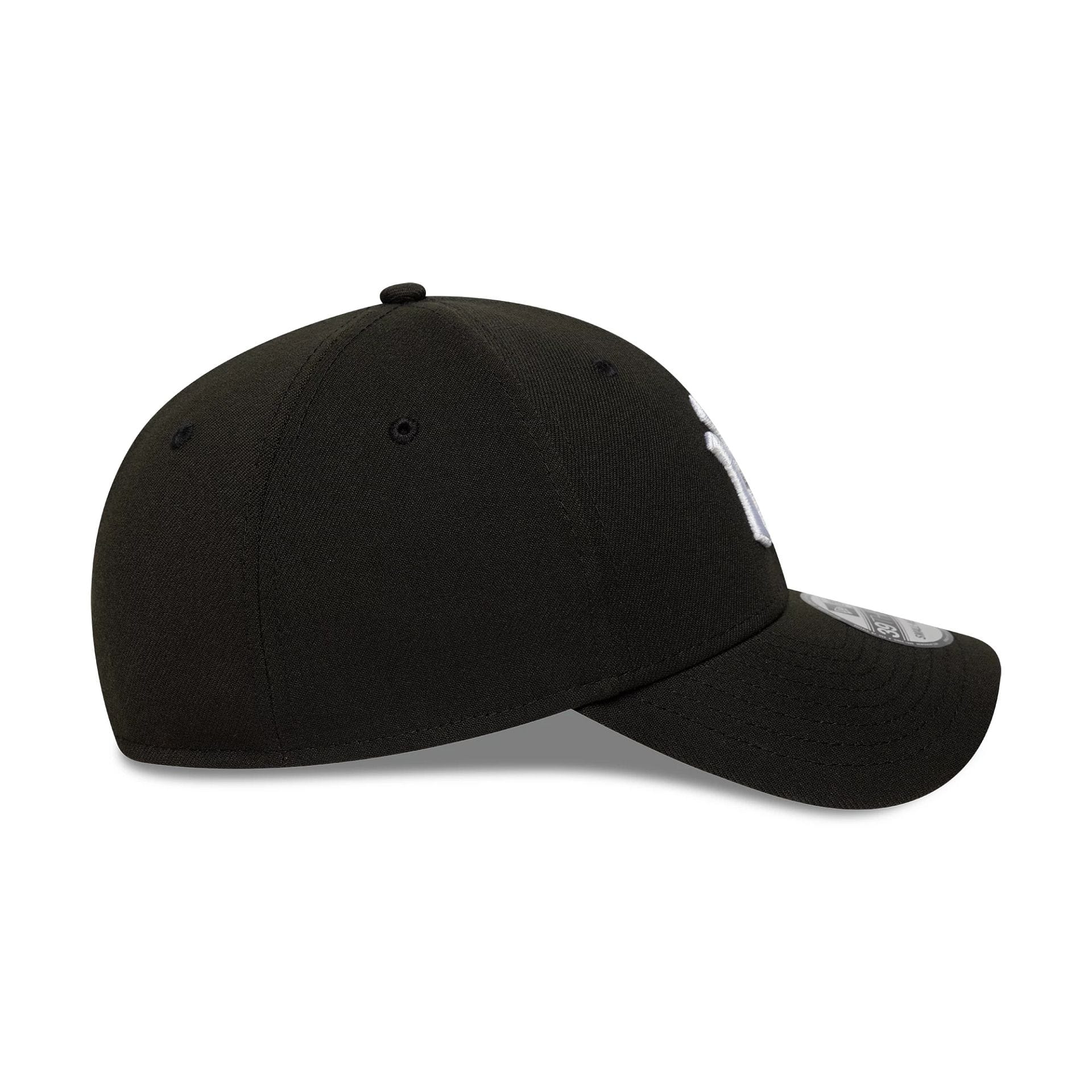 This is a New York Yankees MLB Black 39THIRTY Stretch Fit Cap 5