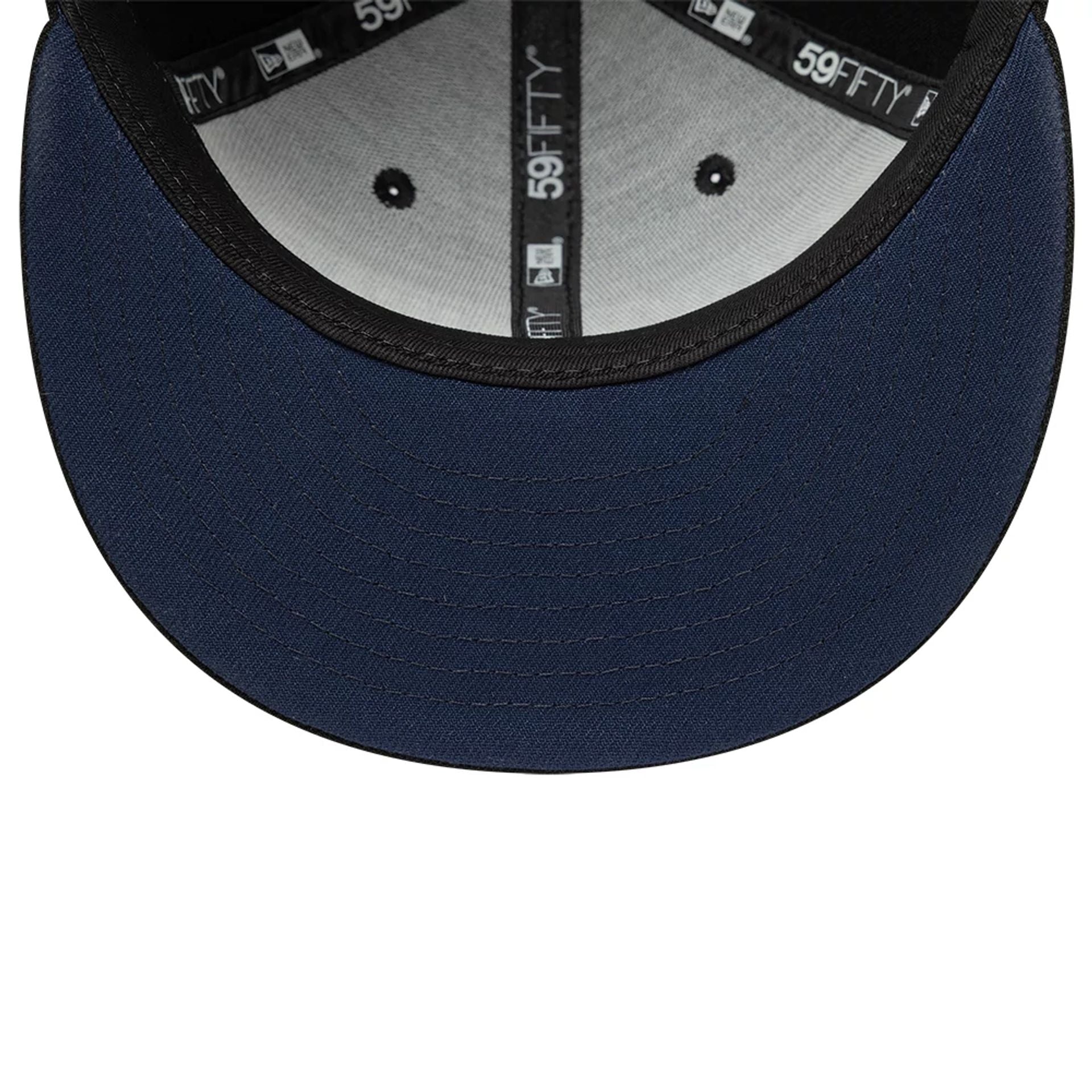 This is a New Era New York Black 59FIFTY Fitted Cap 2