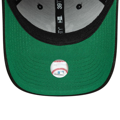 This is a New York Yankees MLB Black 39THIRTY Stretch Fit Cap 2