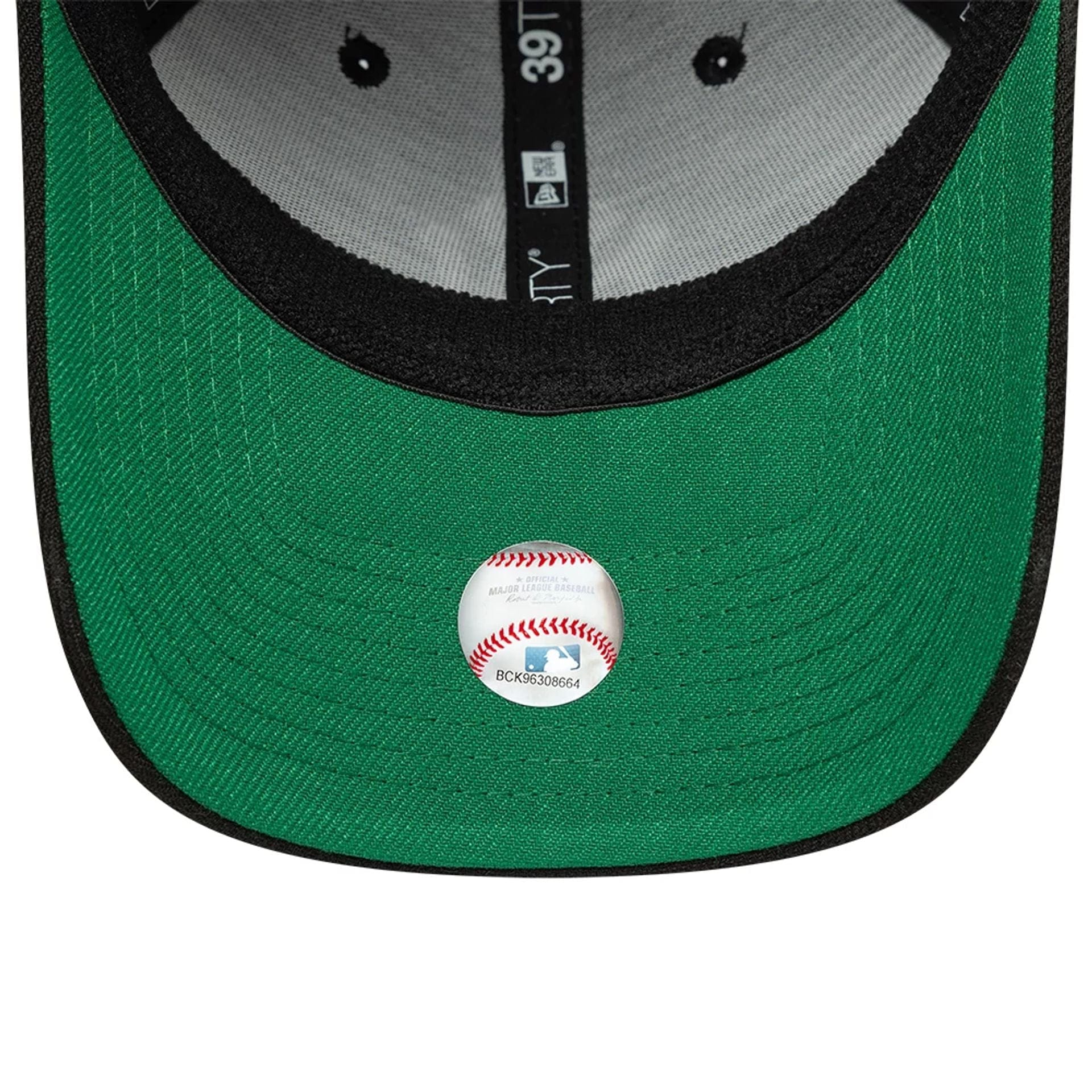 This is a New York Yankees MLB Black 39THIRTY Stretch Fit Cap 2