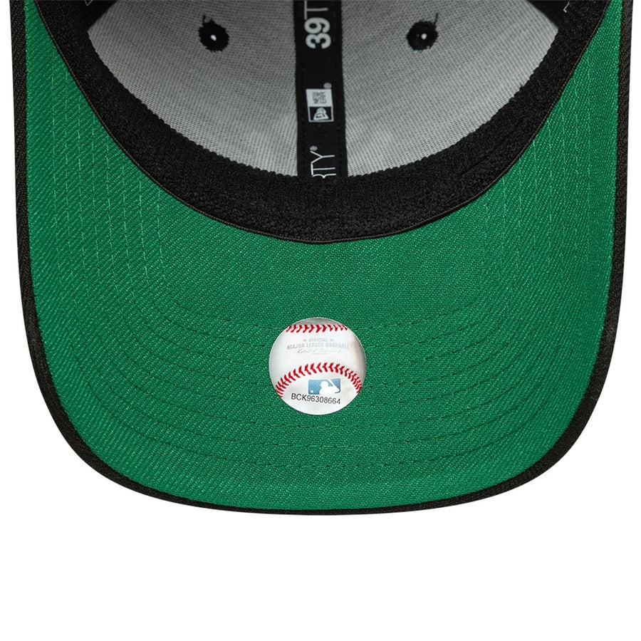 This is a New York Yankees MLB Black 39THIRTY Stretch Fit Cap 2