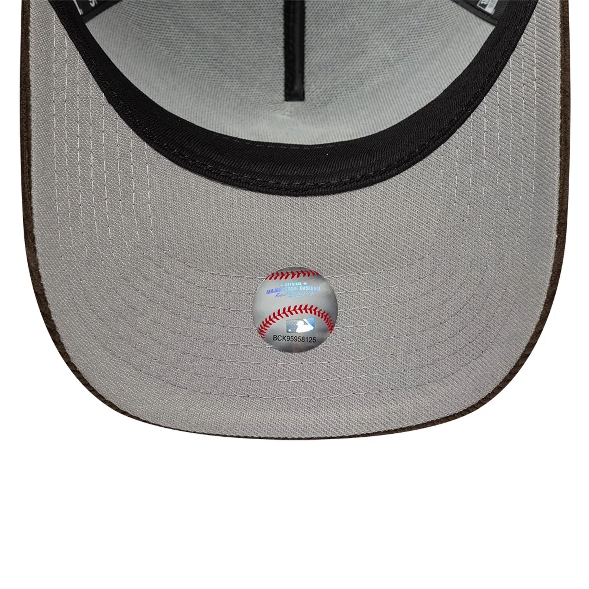 This is a New York Yankees MLB Black 9FORTY A-Frame Adjustable Cap 2