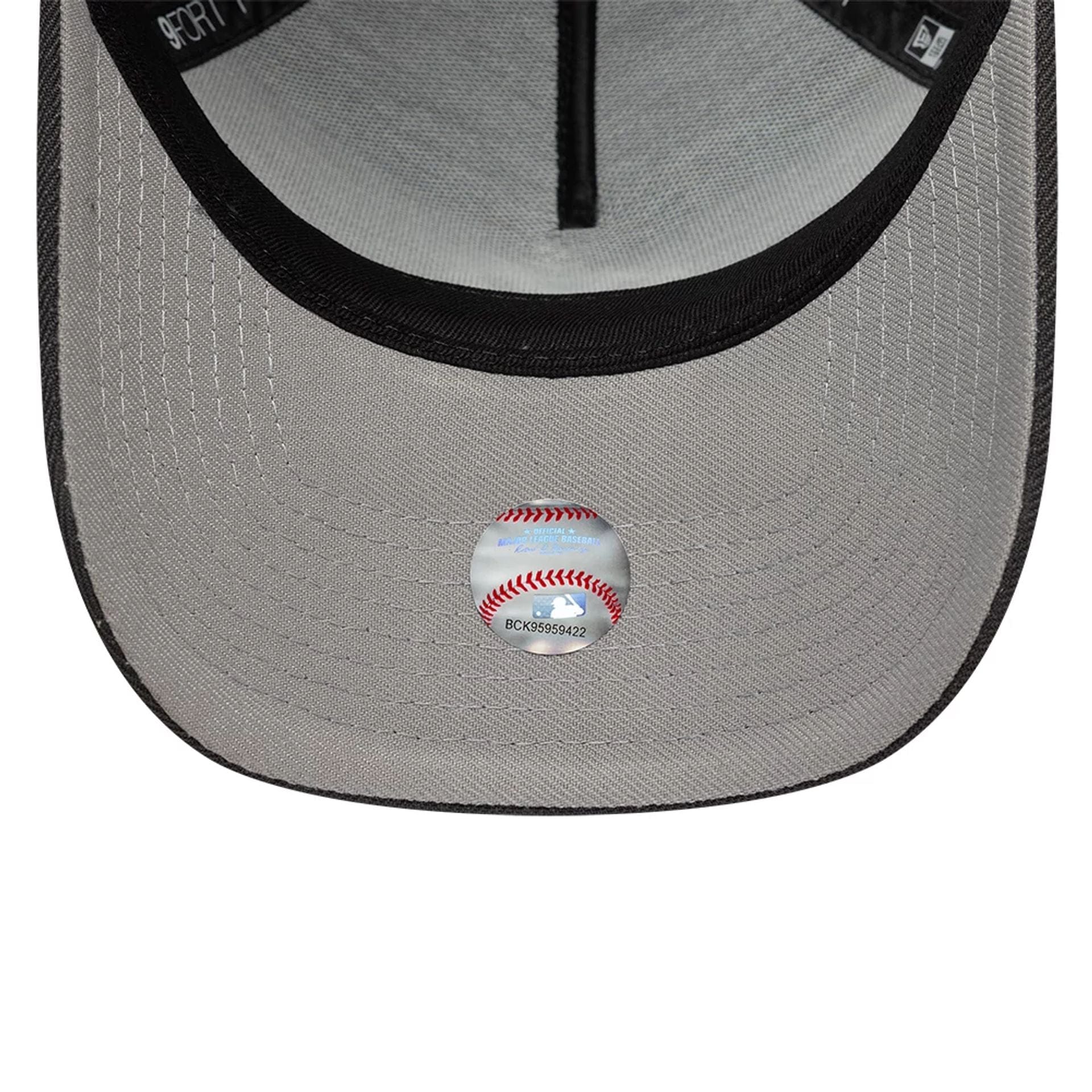 This is a New York Yankees MLB Dark Grey 9FORTY A-Frame Adjustable Cap 2