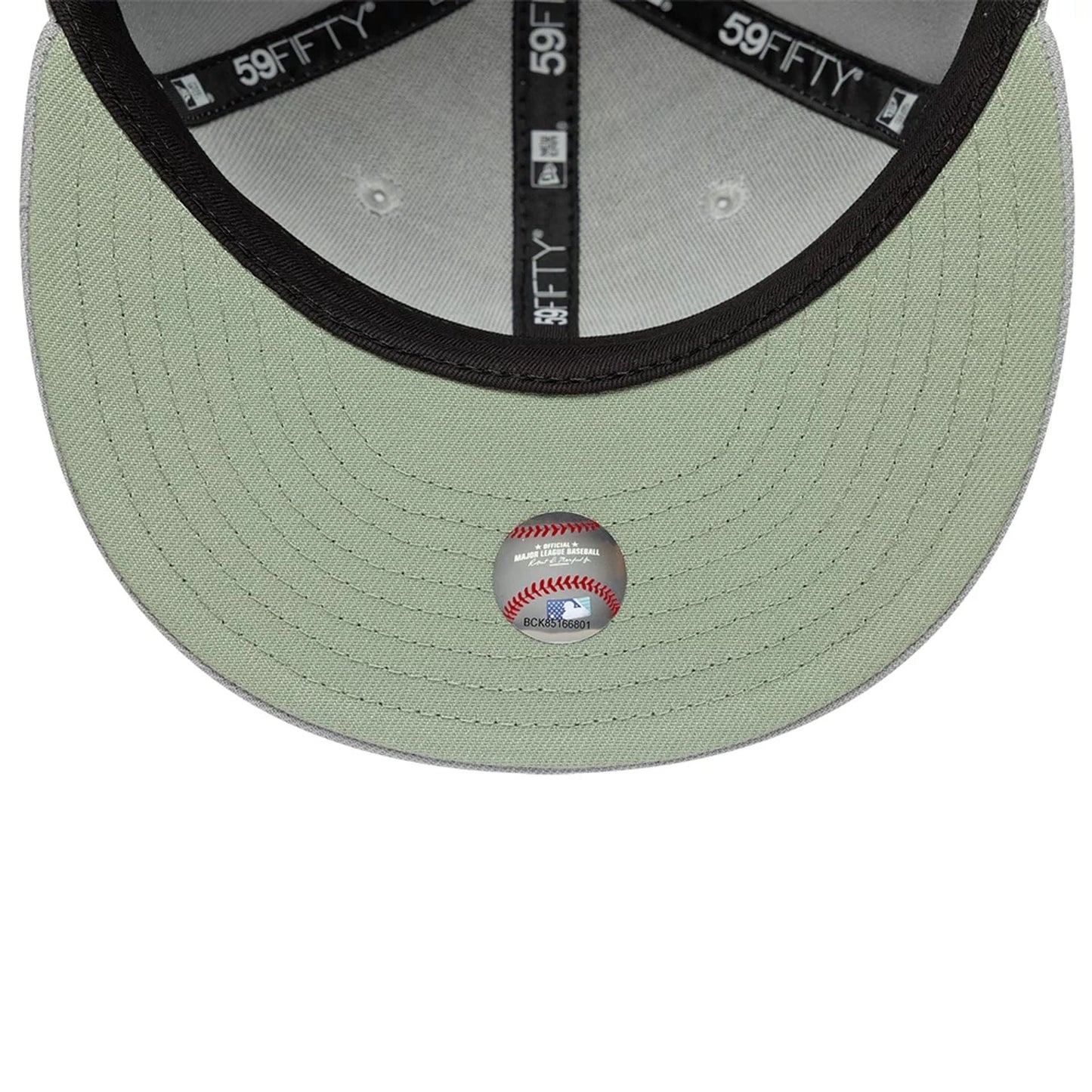 This is a New York Yankees MLB Grey & Green 59FIFTY Fitted Cap 2
