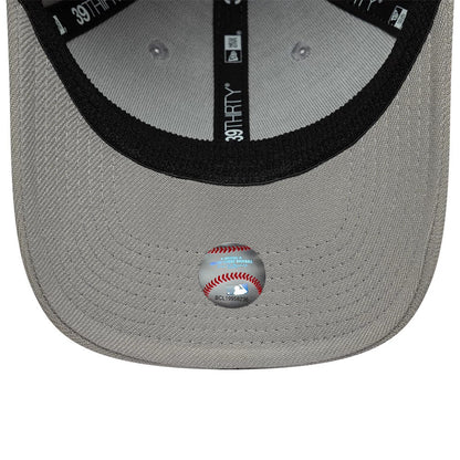 This is a Chicago White Sox MLB Grey 39THIRTY Stretch Fit Cap 7