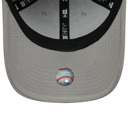 This is a Chicago White Sox MLB Grey 39THIRTY Stretch Fit Cap 7