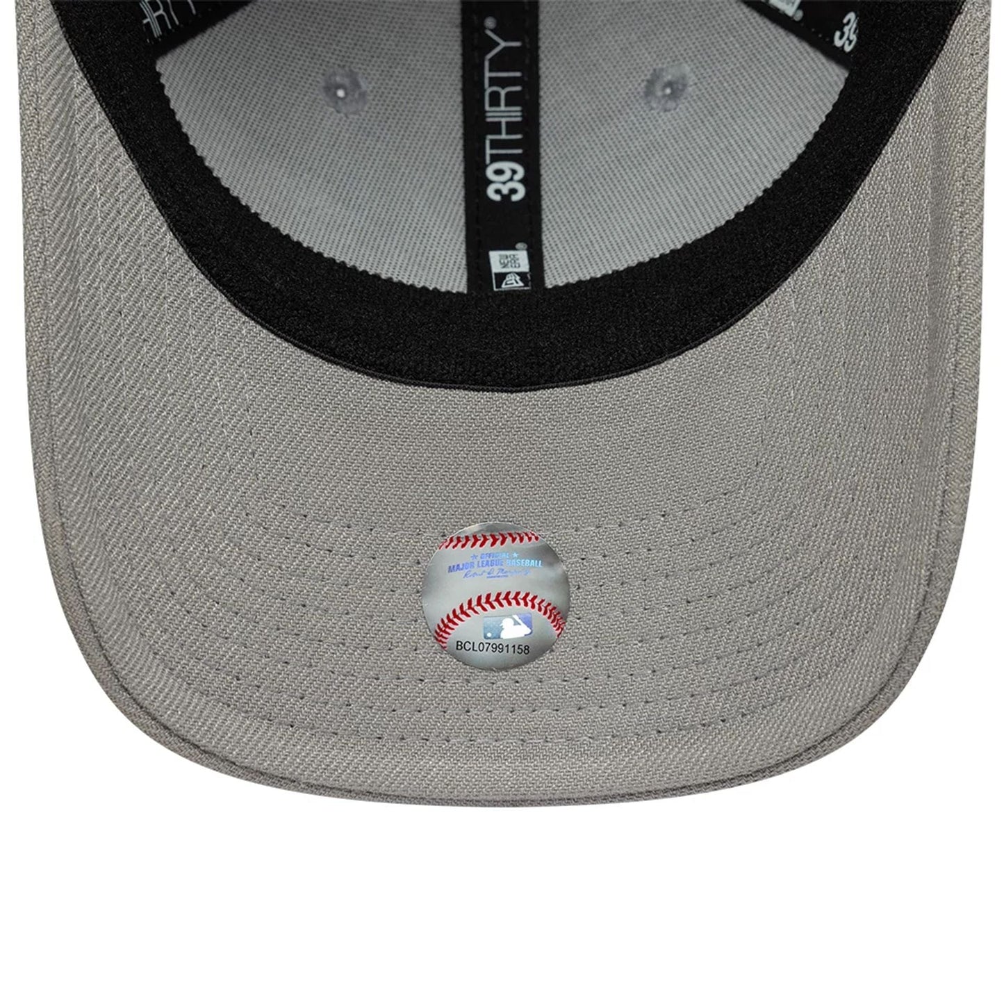 This is a Atlanta Braves MLB Grey 39THIRTY Stretch Fit Cap 7