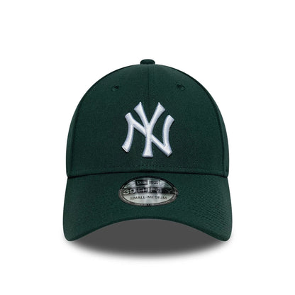This is a New York Yankees MLB Dark Green 39THIRTY Stretch Fit Cap 2
