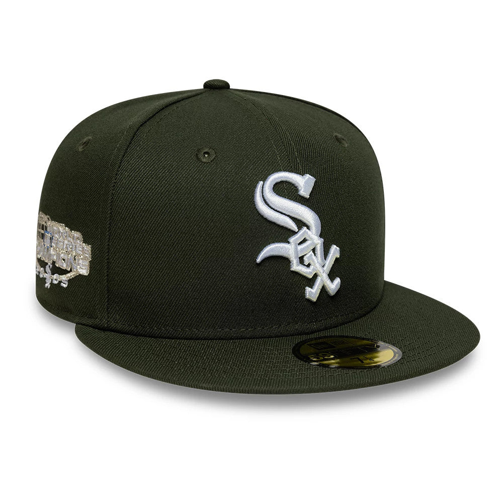 This is a Chicago White Sox Sidepatch MLB Dark Green 59FIFTY Fitted Cap 1