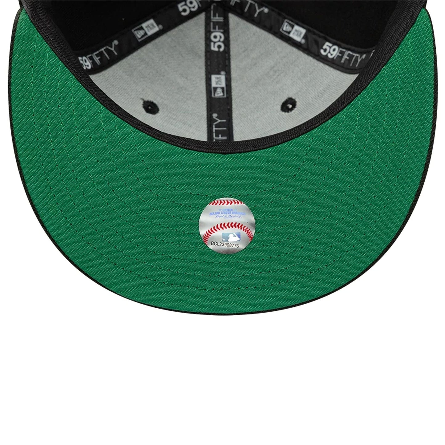 This is a New York Yankees MLB Black 59FIFTY Fitted Cap 2