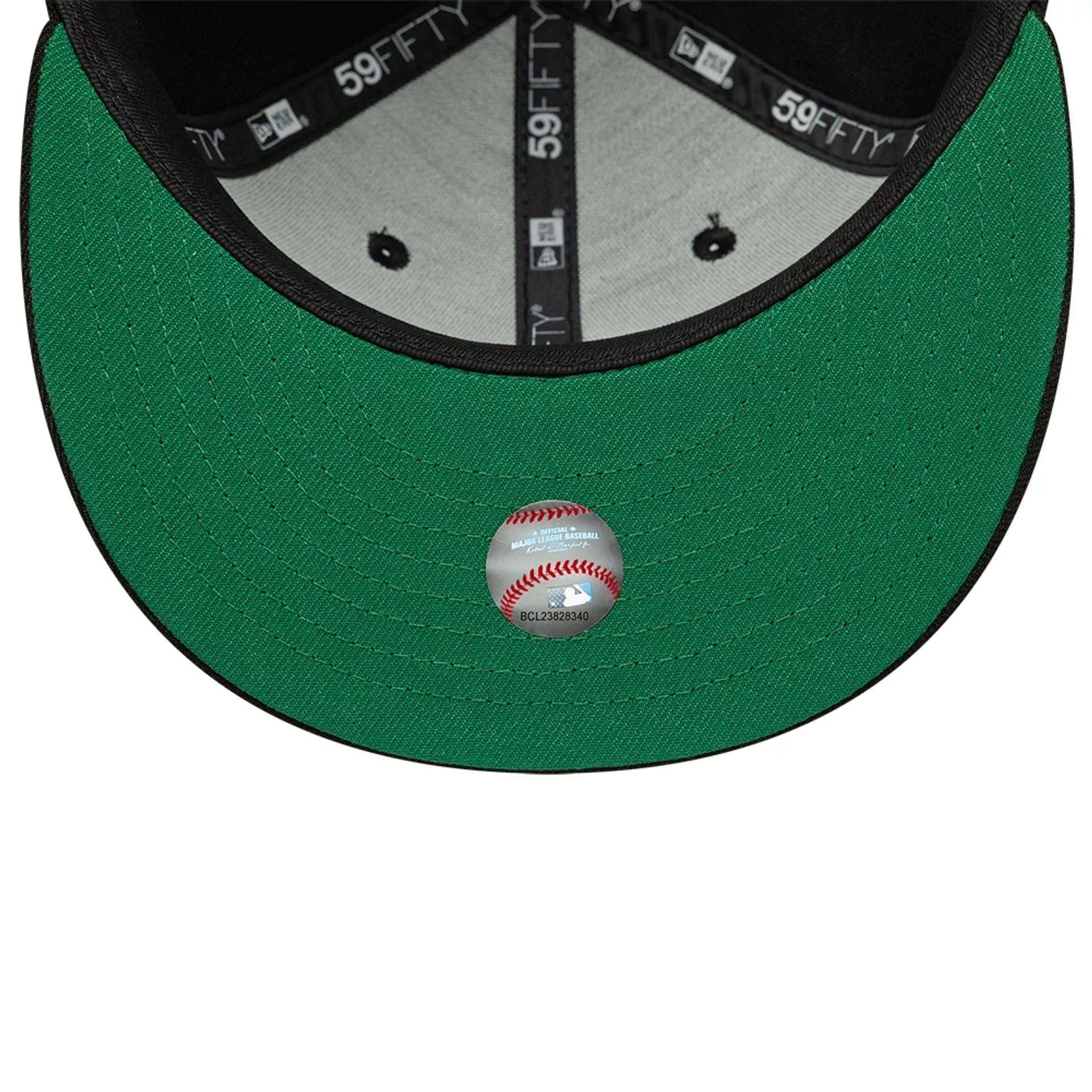 This is a Chicago White Sox MLB Black 59FIFTY Fitted Cap 2