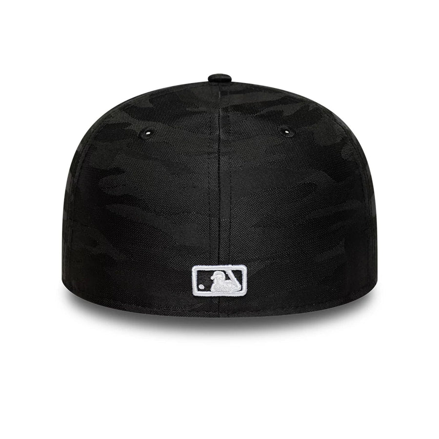 This is a New York Yankees MLB Black 59FIFTY Fitted Cap 4