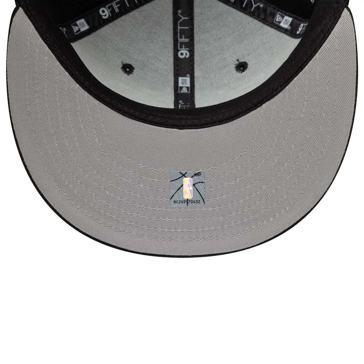 Pictured is this NBA All Star Game New York Knicks 9FIFTY Snapback cap in black. 2