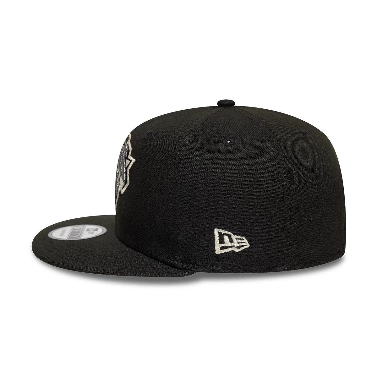 Pictured is this NBA All Star Game New York Knicks 9FIFTY Snapback cap in black. 7