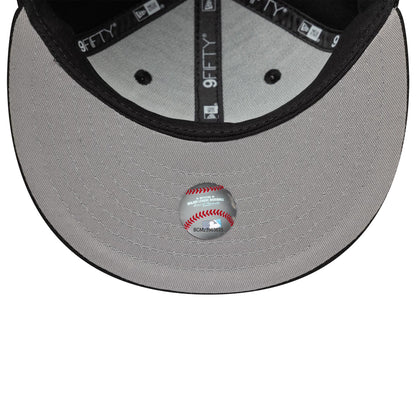 Pictured is this Youth MLB New York Yankees 9FIFTY Snapback cap in black. 2
