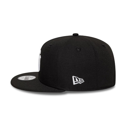 Pictured is this Youth MLB New York Yankees 9FIFTY Snapback cap in black. 5