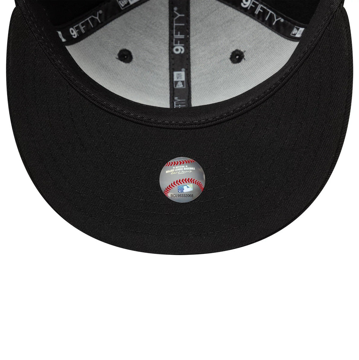 Pictured is this MLB Duelling Logos Yankees VS Dodgers 9FIFTY Snapback cap in black. 7