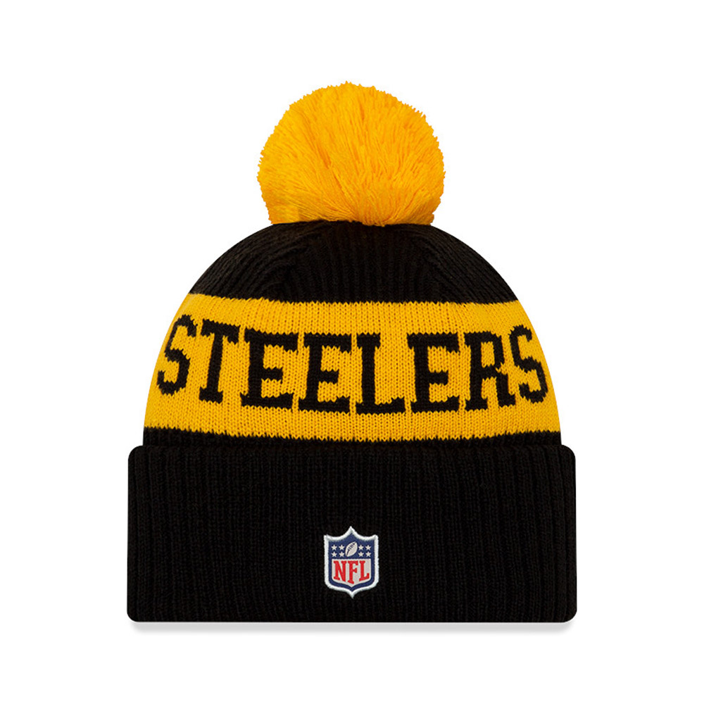 Chapeau de bonnet noir des Steelers de Pittsburgh sur le terrain
