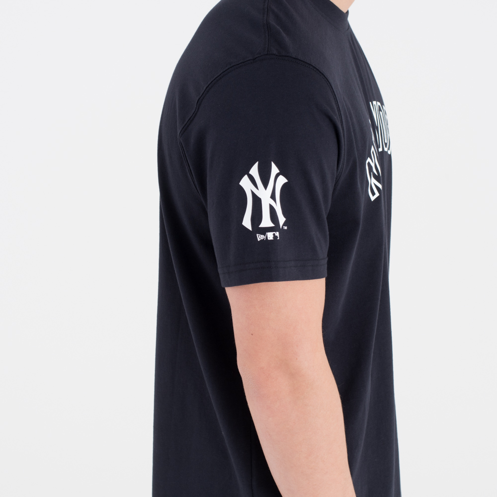 New York Yankees – University Club – T-Shirt mit Schriftzug