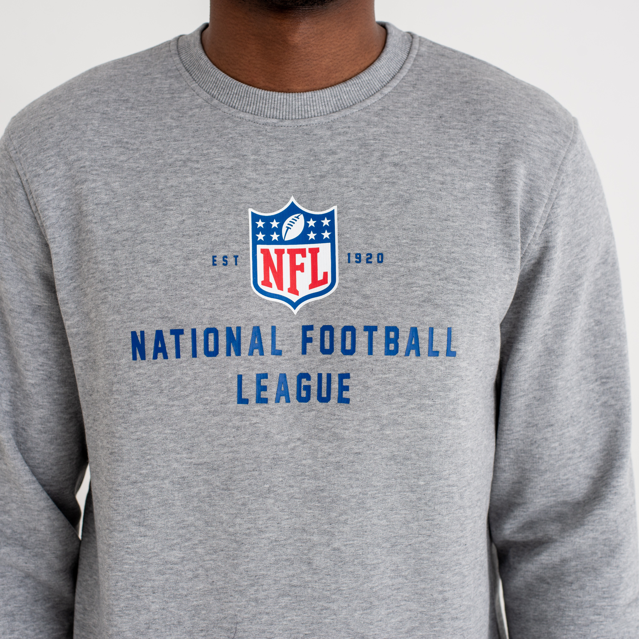 Cuello redondo NFL Logo Established, gris