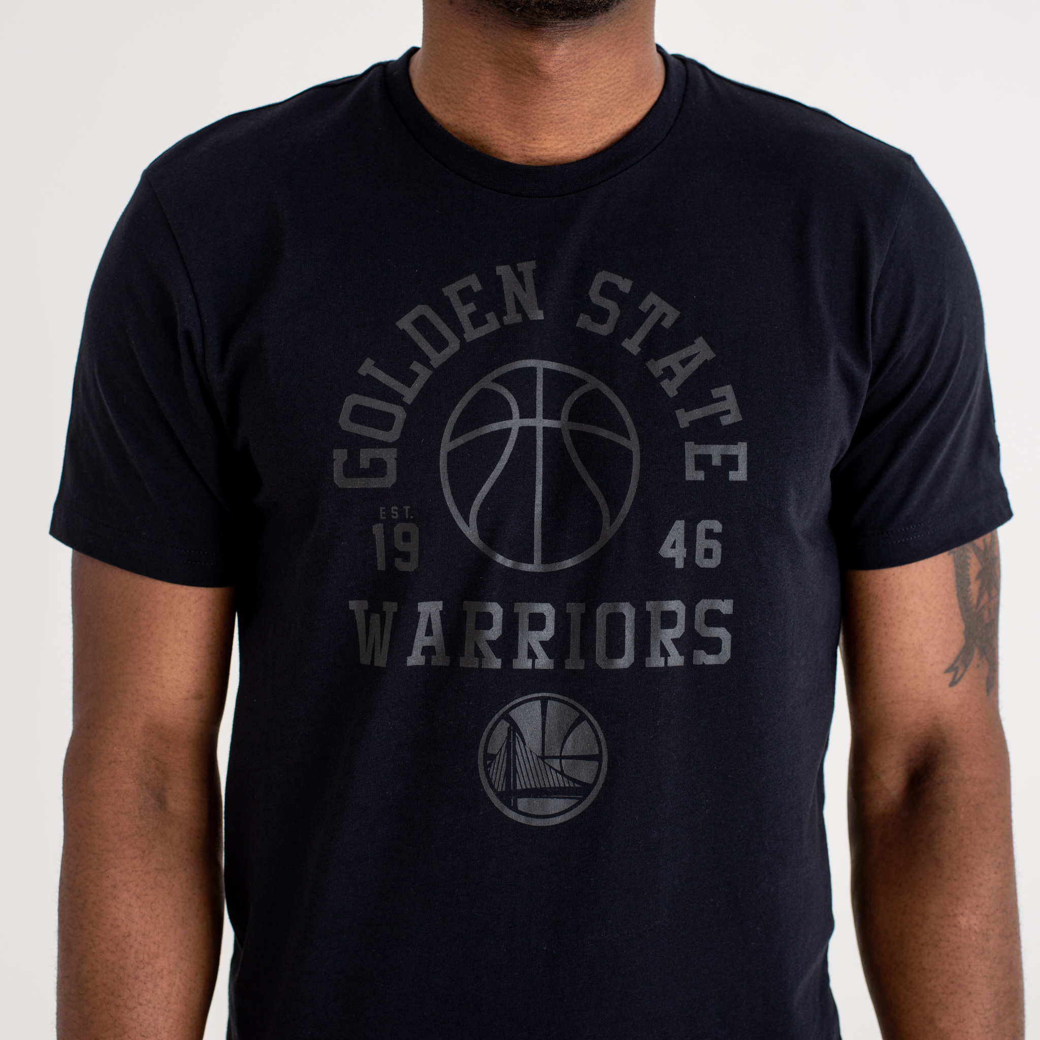 T-shirt Golden State Warriors nero tono su tono