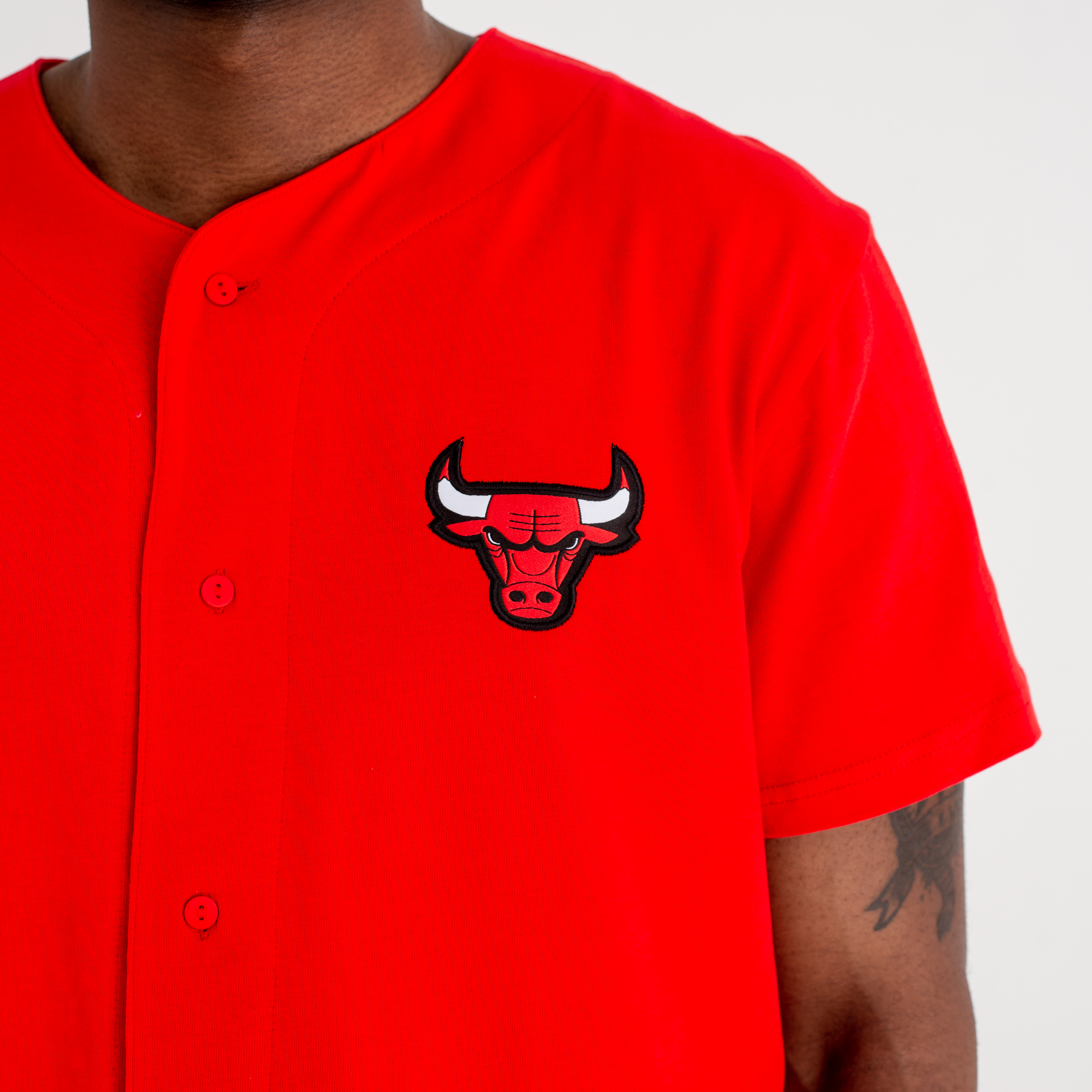Chicago Bulls Team 
Logo – T-Shirt mit Knopfverschluss